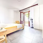 And Ref Apartment *